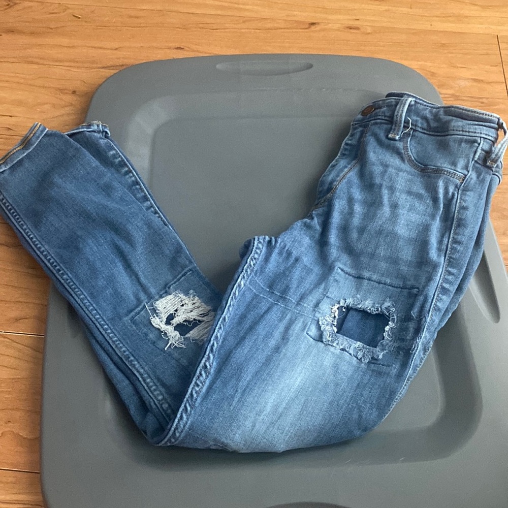 RIPPED SKINNY HOLLISTER JEANS